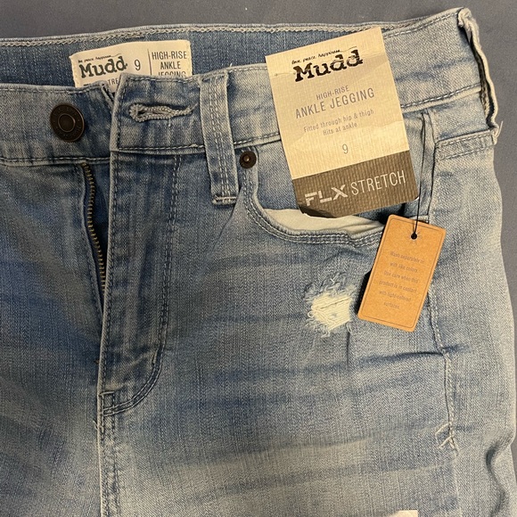 Mudd High Rise Ankle Jean - Picture 3 of 3